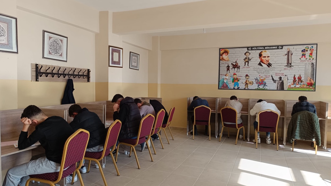 Hedef 2024 YKS hazırlıkları kapsamında Hasköy Anadolu İmam Hatip Lisesi Olarak Okulumuzda seri Deneme Sınavlarımız devam etmektedir.
